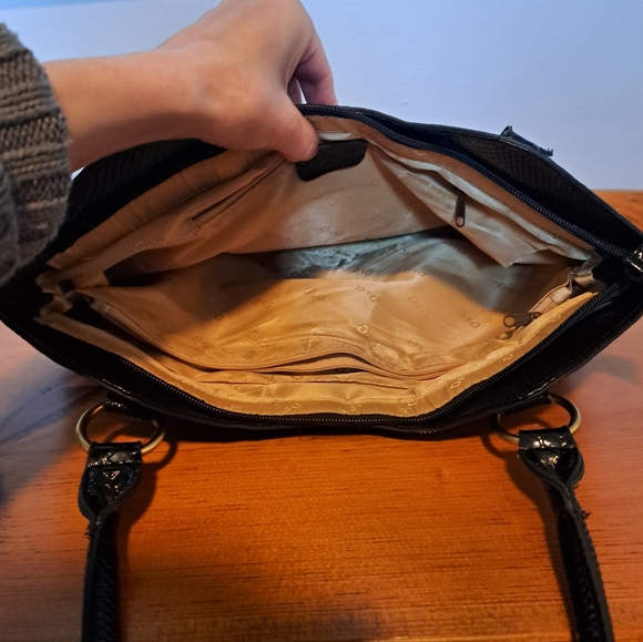 Vintage Dolce & Gabbana Black and Gold Logo Shoulder Bag *BROKEN* - Picture 9 of 12